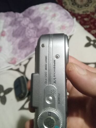 Fotokameralar: Sony Cyber-shot DSC-P10 rəqəmsal fotoaparat Xüsusiyyətlər: - Model — 6