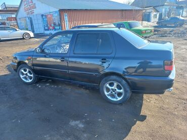 одноместная машина: Volkswagen Vento: 1992 г., 1.8 л, Механика, Бензин, Седан