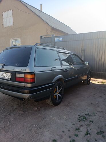 купить машину без первоначального взноса: Volkswagen Passat: 1988 г., 1.8 л, Механика, Бензин, Универсал