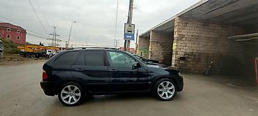 niva 4 qapili: BMW X5 (E53) – qara eksteryer, qırmızı dəri salon - Kuzov: SUV, qara — 6