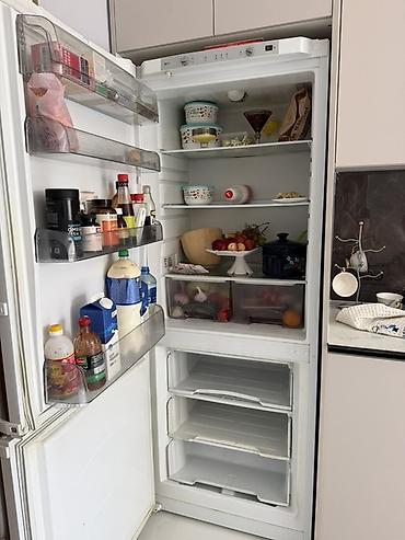 Холодильник двухкамерный, белый, с нижней морозильной камерой