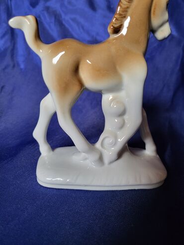 Ostali kućni dekor: Figura konja nova nemacka Foreign 70te. Porcelanska figura. mereni — 7
