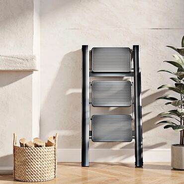 Digər alətlər: Nərdivan enli pillə •Material Dəmir •Rəng Qara •Xüsusi xüsusiyyət — 7