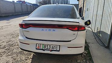 GAC: GAC Aion S — полностью электрический седан в белом цвете. Кузов и — 3