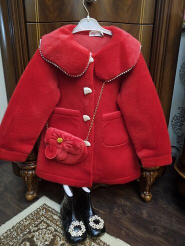 Верхняя одежда: Продаю верхнюю одежду на девочку от 7-9 лет одежда новая или в — 3