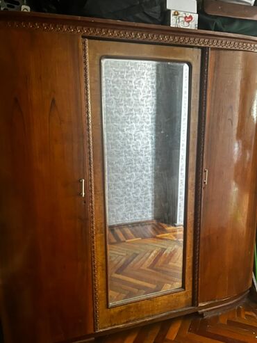 гардеробная мебель: İşlənmiş, Açılan, 3 qapılı Düz dolab, Qarderob, paltar dolabı, Rusiya