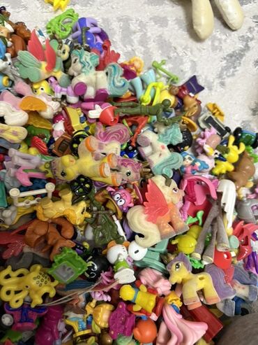брендовые игрушки: Большая смесь мелких игрушек и фигурок - Разнообразный лот