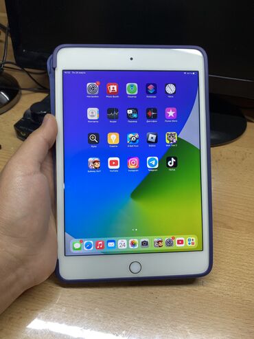 чехол на айпад 9: Планшет, Apple, память 128 ГБ, 8" - 9", Wi-Fi, Б/у, Детский цвет - Золотой