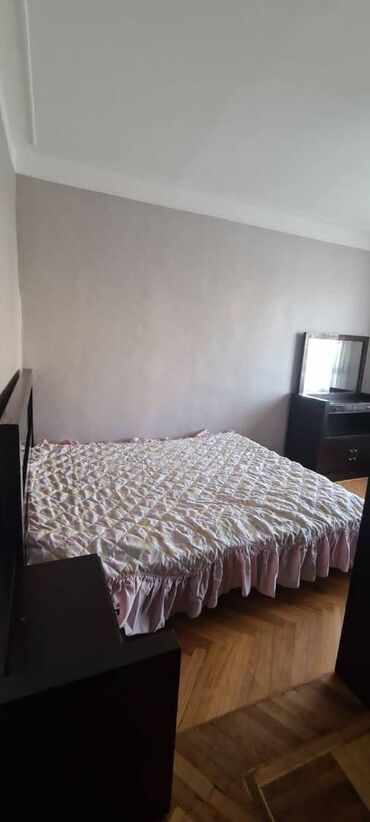 Uzunmüddətli kirayə mənzillər: Sumqayıt şəhəri,9cu mkrda,Araz marketin üstü 9 mərtəbəli binanın 4cü — 4