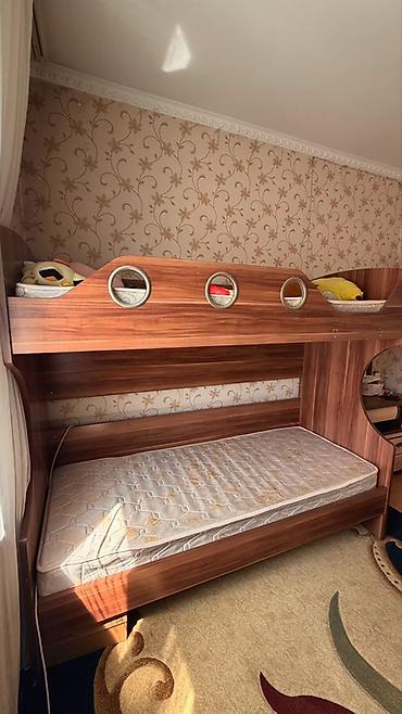 bunk bed: Детская двухъярусная кровать из ЛДСП под дерево. Особенности: - Два — 2