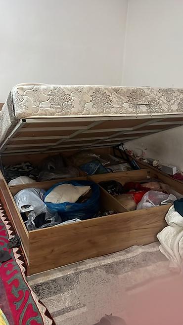 Спальные гарнитуры: Двуспальная кровать с подъемным механизмом и системой хранения + — 2