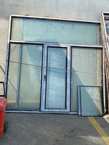 Plastik pəncərələr: İşlənmiş İkiqat şüşə paketi Plastik pəncərə, Еni: 200 sm, Uzunluğu: 300 sm, Ödənişli quraşdırma — 3