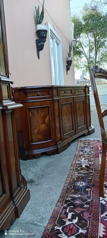 Stilske vitrine: Veliki izbor stilskog namestaja i kucnih stvari lustera lampi figura — 14
