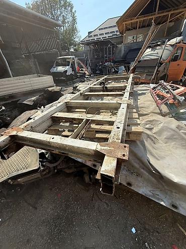 Другие детали кузова: Крыша (верхняя панель кузова) с вырезанными стойками. - Материал — 6