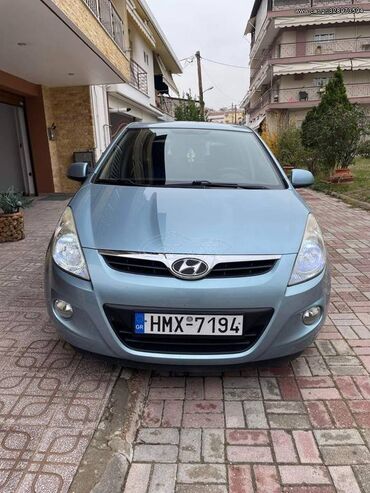 Hyundai i20: | 2010 έ. Λιμουζίνα