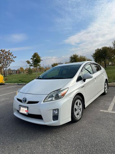 приу: Toyota Prius: 2011 г., 1.8 л, Автомат, Гибрид, Хэтчбэк