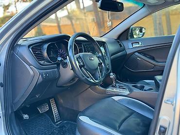 kia avtosalon: Kia Optima sedan – gümüşü rəngdə, tam ölçülü şəhər və magistral üçün — 5