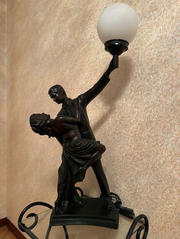 stol lampasi: Lampa azn antikadı demək olar ki istifadə olunmayıb Hollandiya