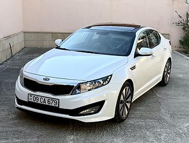 Kia: Kia Optima – ağ rəngli sedan Xarici xüsusiyyətlər: - Şık ağ kuzov — 1