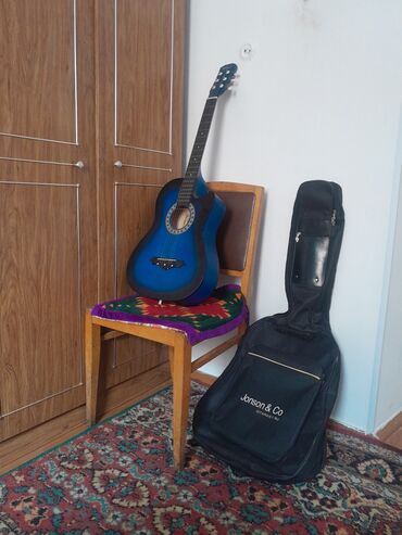 гитары в караколе: Продаётся гитара в рабочем состоянии российский цена 3тыс сом денги