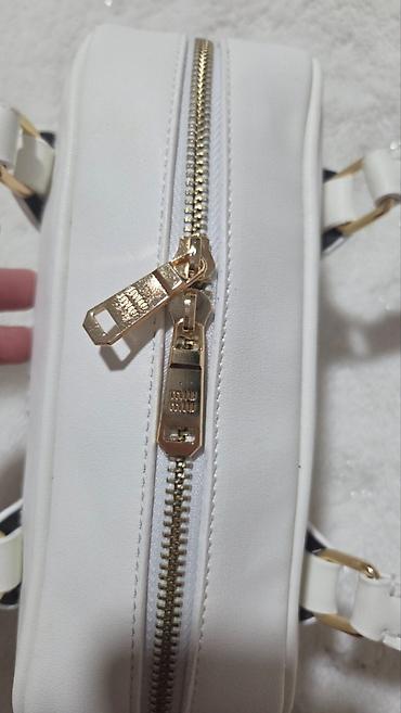 kristijan dior torba: Nova torbica, nekorišćena i odmah dostupna. 👜✨ Moderan i praktičan — 5