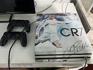 ssd 2t: PlayStation 4 Pro [1 TB] + 2 геймпада | Лимитированный дизайн CR7 / — 1