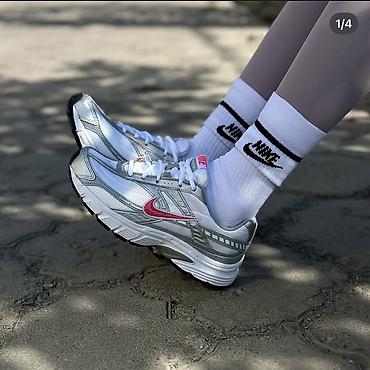 Кроссовки и спортивная обувь: Кроссовки, 40.5, Nike, Б/у, цвет - Серебристый, Самовывоз, Платная доставка — 3