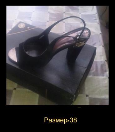 Basanoşka və səndəllər: Qadın açıq burunlu sandal – ölçü 38 - Rəng: qara - Model: arxa — 1