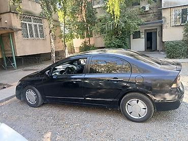 колонку: Honda Civic: 2010 г., 1.3 л, Вариатор, Гибрид, Седан — 4