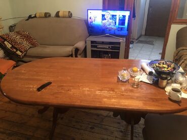 стол из массива дерева: Qonaq masası, İşlənmiş, Açılmayan, Taxta, Oval masa