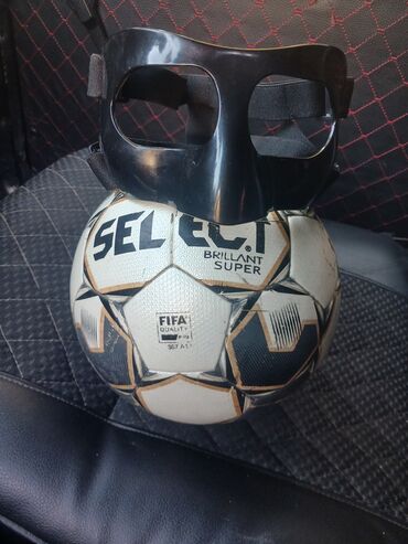 idman qaçış: Futbol maskasi uz qoruyucu ve futbol topu 2 si birlikde 40 azn endirim