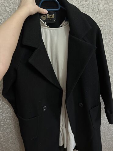 мужское пальто черное: Продаю осеннее пальто в размере М, носила 3 раза Покупала за 3000