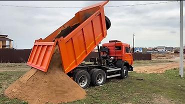 Песок с доставкой самосвалом - Крупный объемный завоз песка для