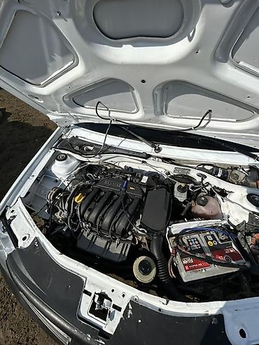 Renault: Renault Logan (ağ sedan) - Kuzov: 4 qapılı sedan, ağ rəng, qara — 7