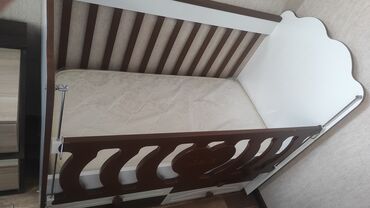 Beşiklər: Qız üçün, İşlənmiş, Dördbucaq, Beşik, Dəst ilə, Matras ilə, Yellənmə mexanizm ilə