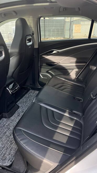 Другие автомобили: Электромобиль NETA Uбелый кроссовер. Кузов и дизайн: - Современная — 6