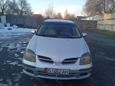 срочно продаю в связи с переездом: Серебристый компактвэн/хэтчбек класса компакт. 5 дверей, 5 мест. Цвет