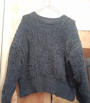 Dəstlər, kostyumlar: Hər biri 5 azn. xs s, l razmer var 1) Zolaqlı kardiqan - Rəng: yaşıl — 4