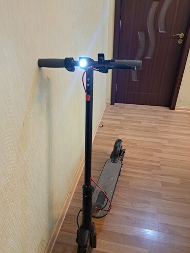 electricli scooter: Skuter satılır əla vəziyətdə heç bir problemi yoxdur max sürət 25