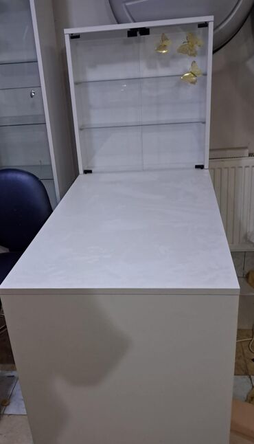 Salon masaları: Salon ucun manikur stolu tecili satilir. tezedir . 150 azn. ciddi