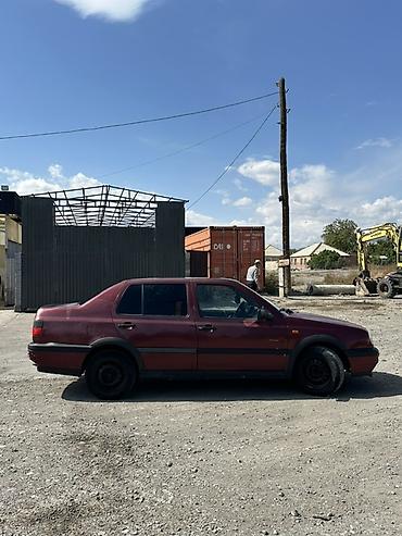 лабавой стикло: Volkswagen Vento: 1992 г., 1.8 л, Механика, Бензин, Седан — 2