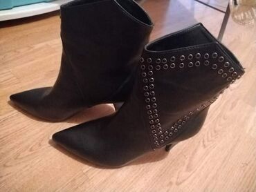 crne kožne salonke: Ankle boots, Ara, 39