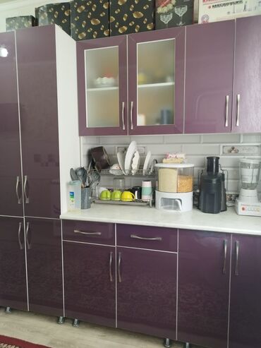 кухня буу: Кухонный гарнитур, Буфет, цвет - Фиолетовый, Б/у