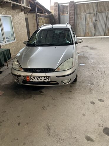 мото ямаха: Ford Focus универсал серебристого цвета. Этот автомобиль, сочетающий в