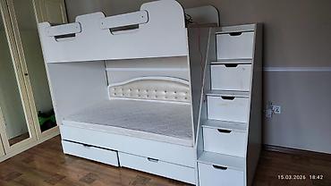 Двухъярусные детские кровати: Двухъярусная детская кровать, Б/у, ЛДСП, цвет - Белый — 1