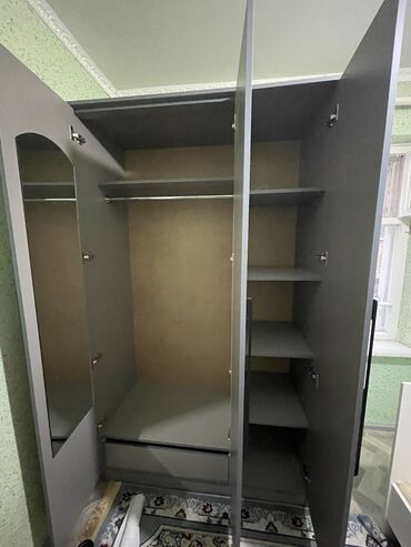угловые шкафы: Гарнитур для зала, Б/у, Шкаф, Самовывоз, Платная доставка, цвет - Серый