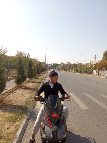 электро сктер: Макси-скутер 150 куб. см, Бензин, Колдонулган