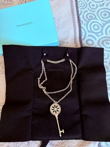 gümüş üzükler: Boyunbağı, Tiffany, Gümüş