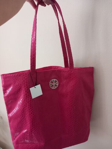 Tašne: Na prodaju torba u pink boji, dimenzije 45×38cm, velika, prostrana