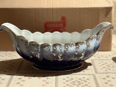 Постельное белье: Dekorativ porcelan qab – zərif rellefli və dalğalı kənarlı dizayn. -
